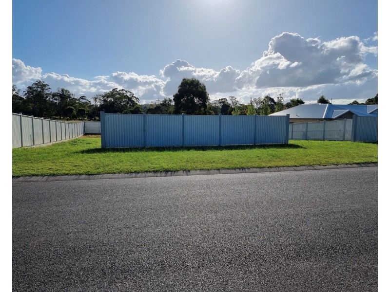 19 Parkland Drive, Crows Nest QLD 4355