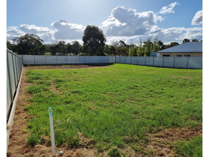 19 Parkland Drive, Crows Nest QLD 4355