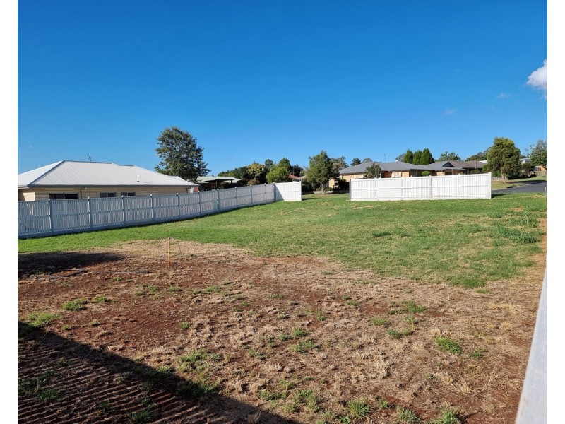 19 Parkland Drive, Crows Nest QLD 4355