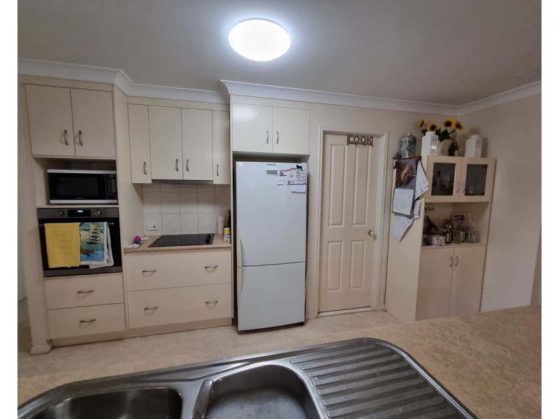 8 Lee Court, Crows Nest QLD 4355