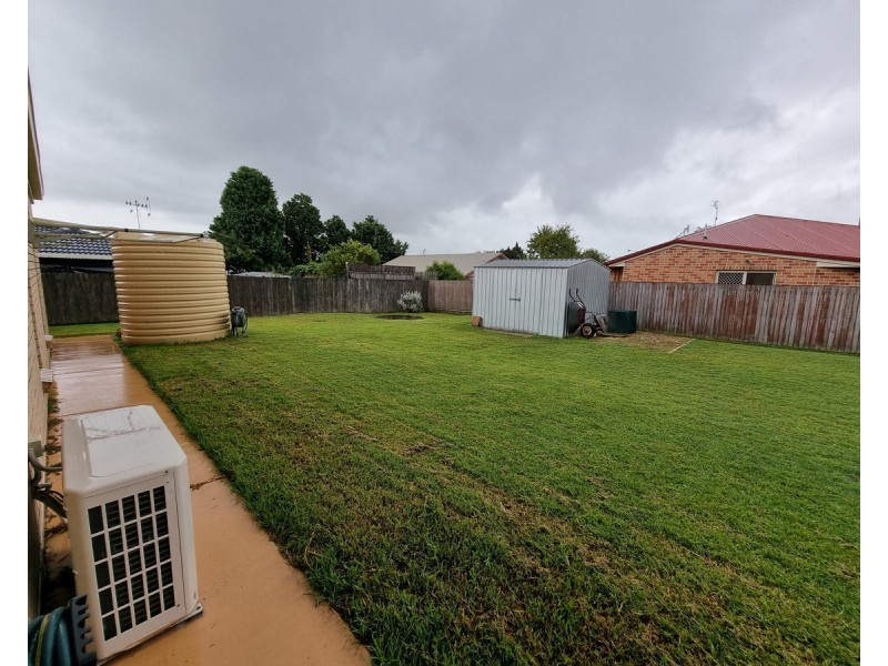 8 Lee Court, Crows Nest QLD 4355