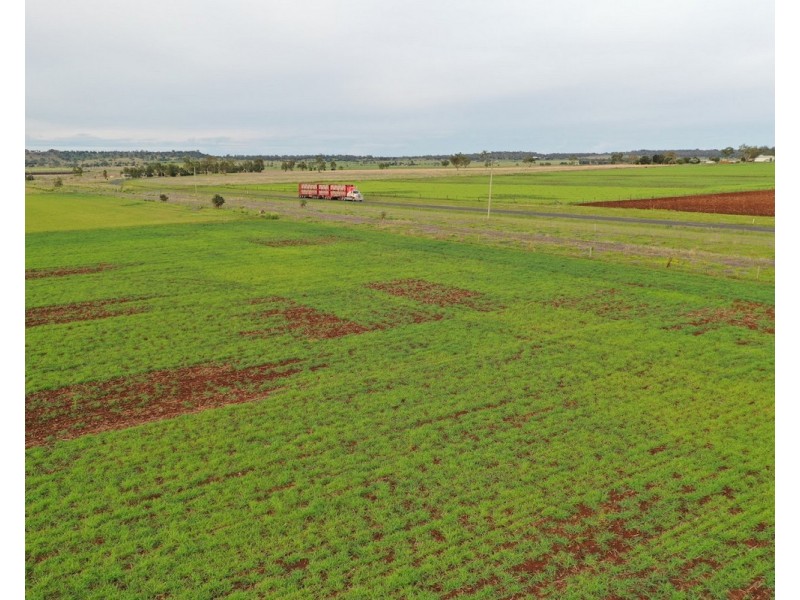 1 Oakey-Pittsworth Road, Aubigny QLD 4401