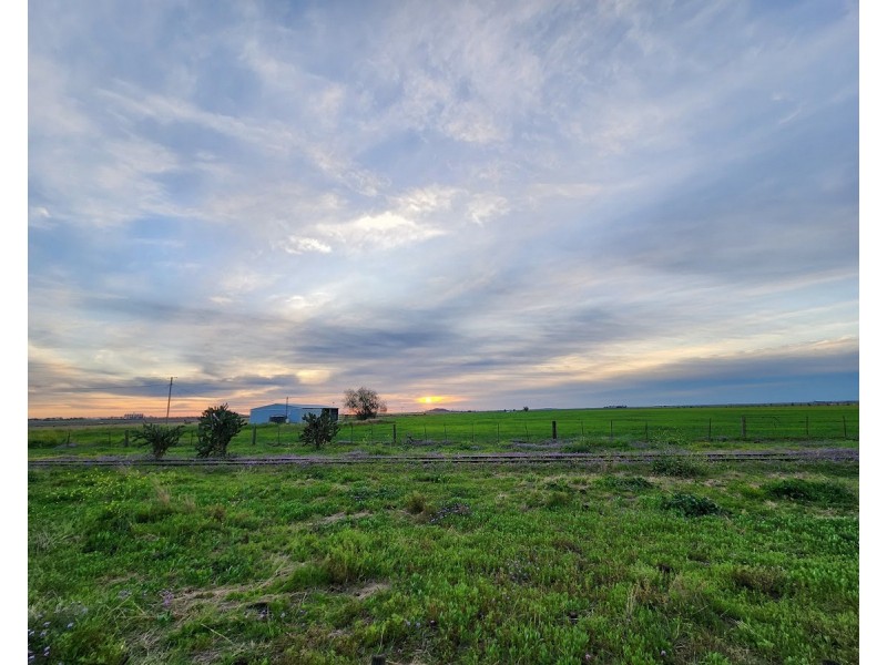 1 Oakey-Pittsworth Road, Aubigny QLD 4401