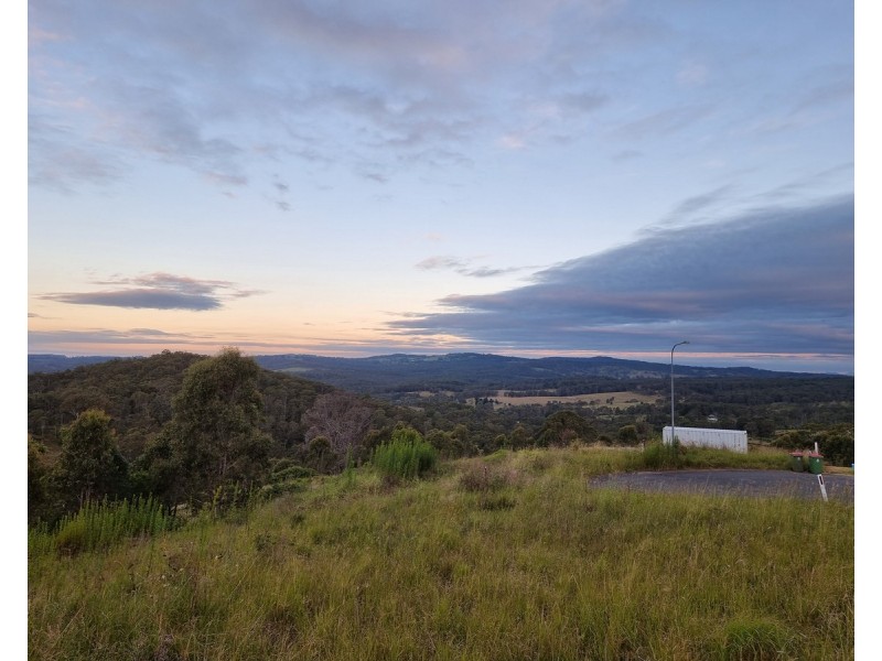 55 Charlotte Road, Hampton QLD 4352