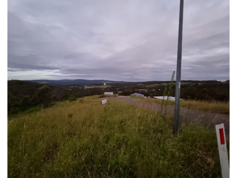 55 Charlotte Road, Hampton QLD 4352