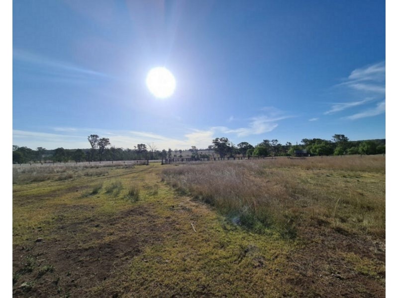4 Peters Road, Goombungee QLD 4354