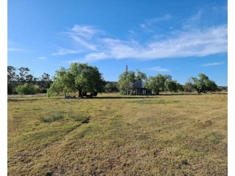 4 Peters Road, Goombungee QLD 4354