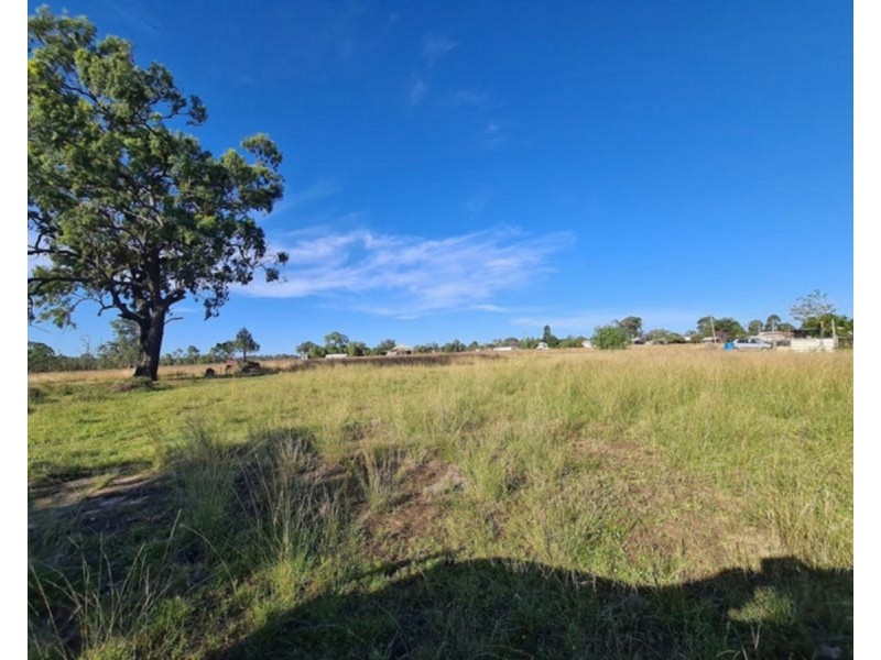 4 Peters Road, Goombungee QLD 4354