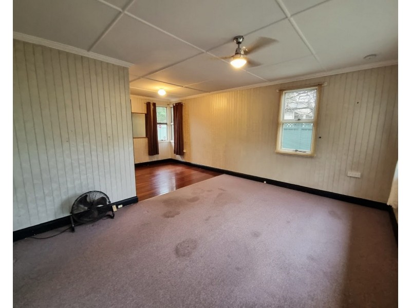 30 South Street, Crows Nest QLD 4355