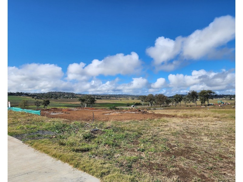 40 Aquila Drive (Eagle Heights), Meringandan West QLD 4352