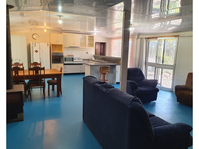 21 Pinnell Road, Crows Nest QLD 4355