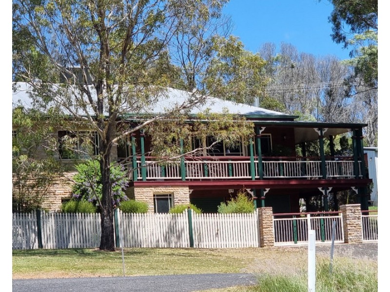 14 Railway Terrace, Crows Nest QLD 4355