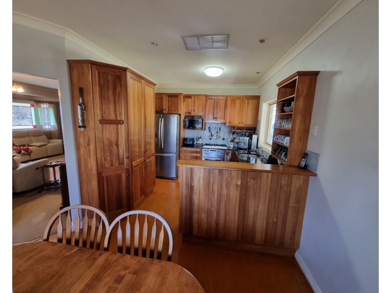 14 Railway Terrace, Crows Nest QLD 4355