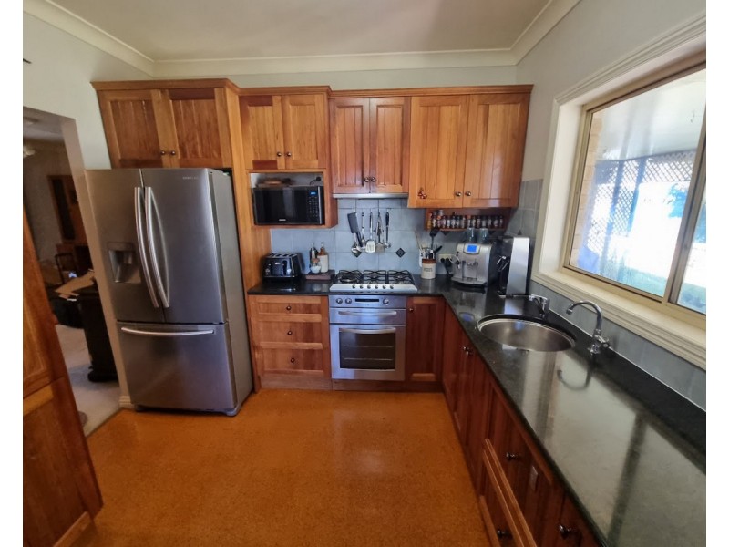 14 Railway Terrace, Crows Nest QLD 4355