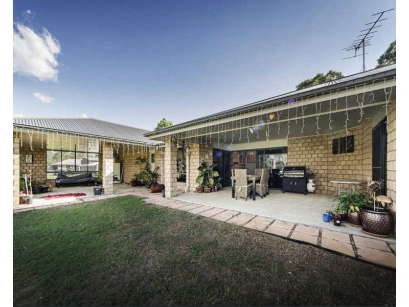 8 Legend Drive, Adare QLD 4343