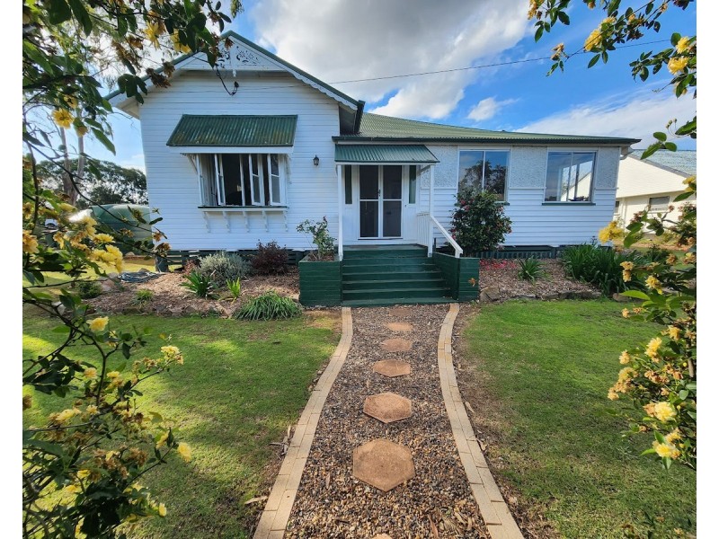 4 James Street, Crows Nest QLD 4355