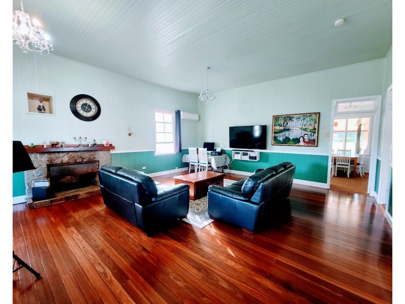 4 James Street, Crows Nest QLD 4355