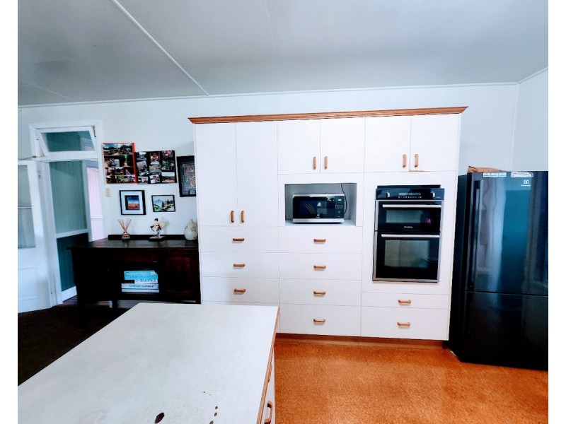 4 James Street, Crows Nest QLD 4355