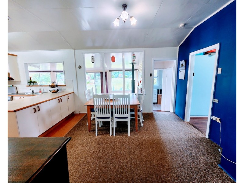 4 James Street, Crows Nest QLD 4355