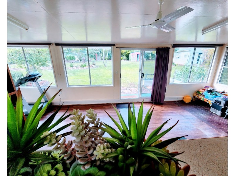 4 James Street, Crows Nest QLD 4355