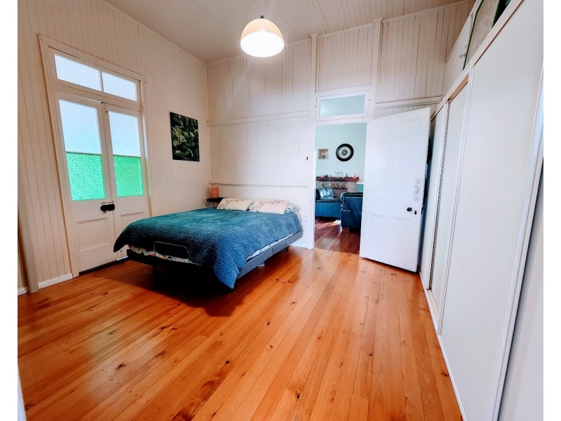 4 James Street, Crows Nest QLD 4355