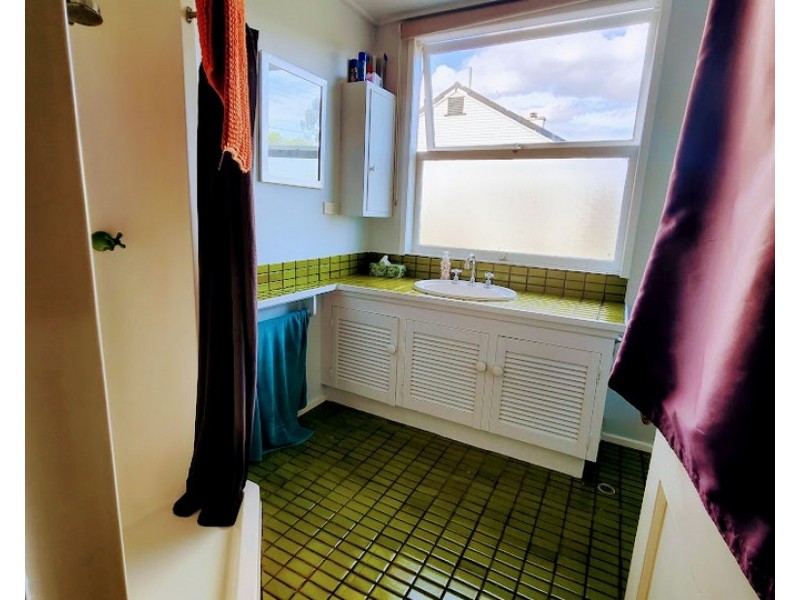 4 James Street, Crows Nest QLD 4355