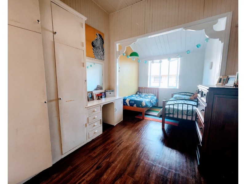 4 James Street, Crows Nest QLD 4355
