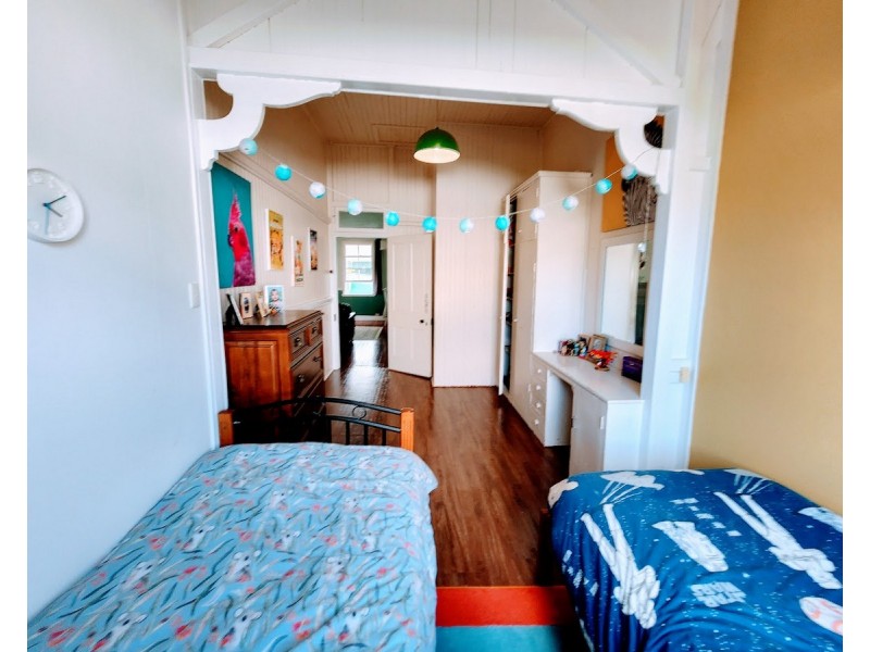 4 James Street, Crows Nest QLD 4355