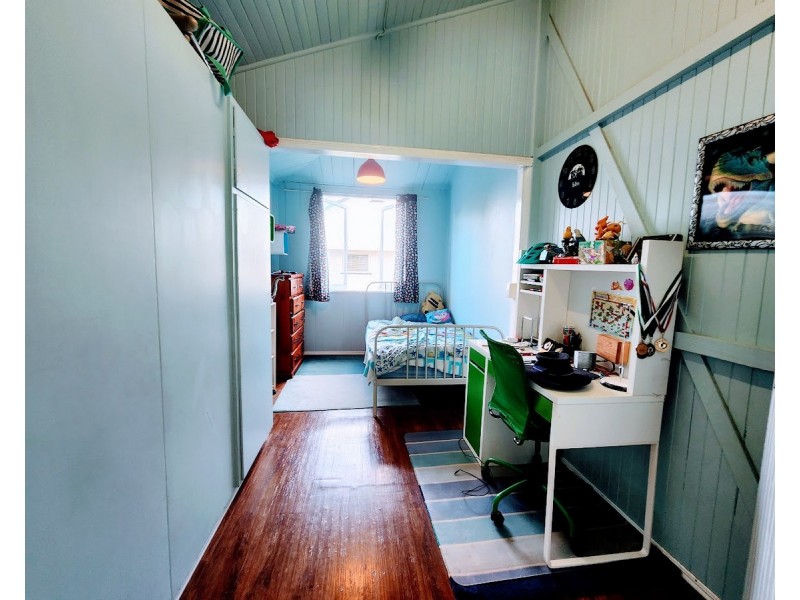 4 James Street, Crows Nest QLD 4355