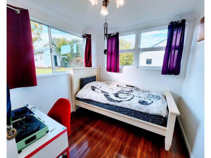 4 James Street, Crows Nest QLD 4355