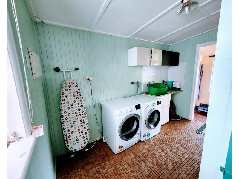 4 James Street, Crows Nest QLD 4355