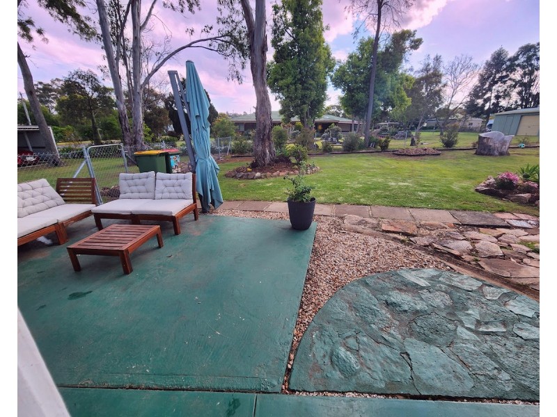 4 James Street, Crows Nest QLD 4355
