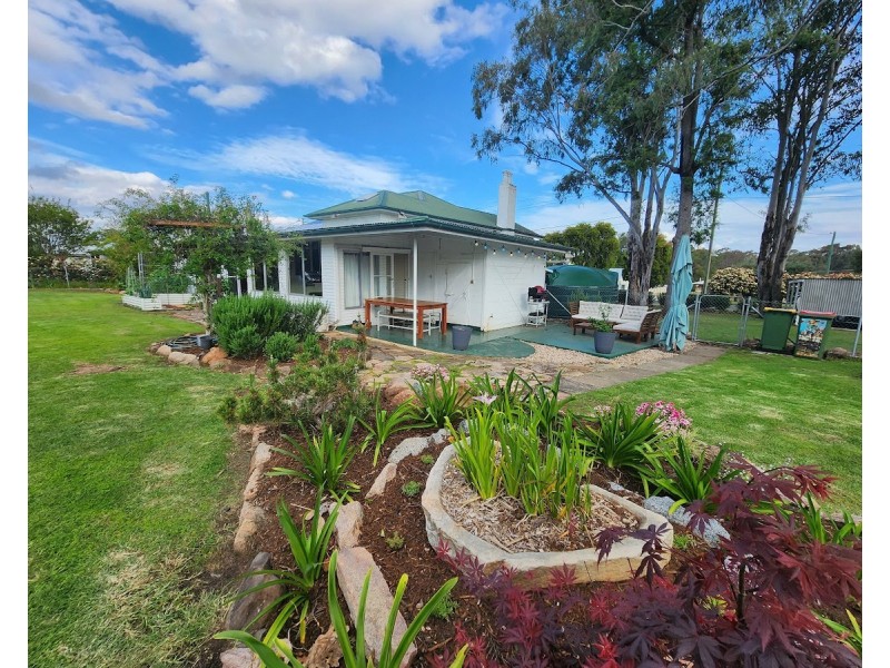 4 James Street, Crows Nest QLD 4355