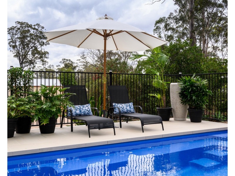 2 Clive Crescent, Withcott QLD 4352