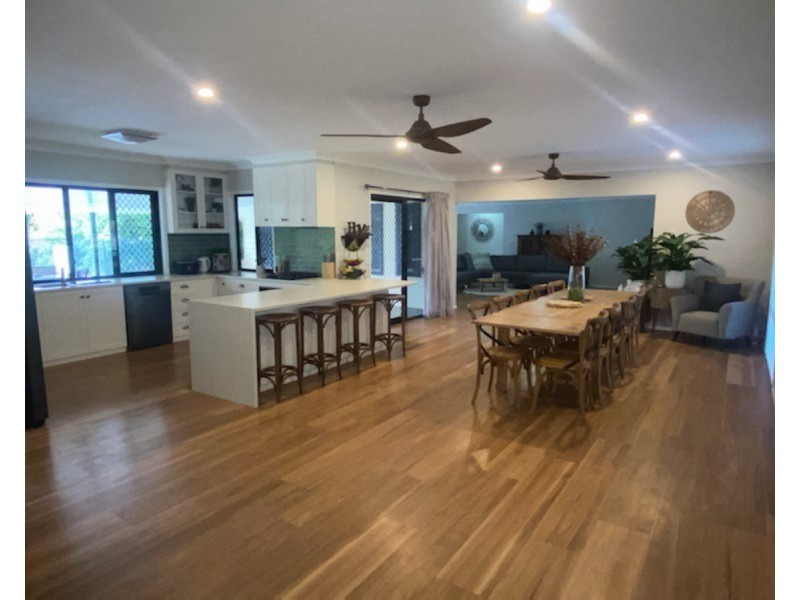 2 Clive Crescent, Withcott QLD 4352