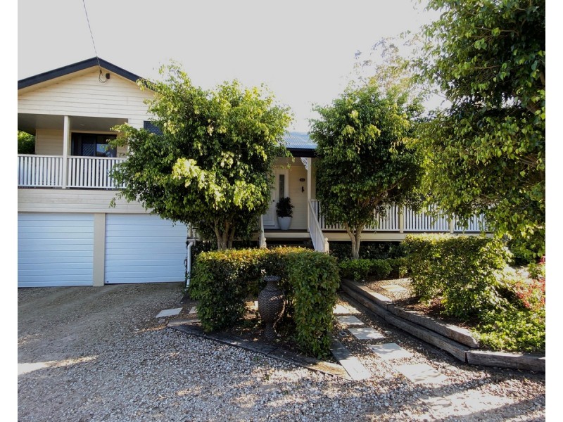 2 Clive Crescent, Withcott QLD 4352