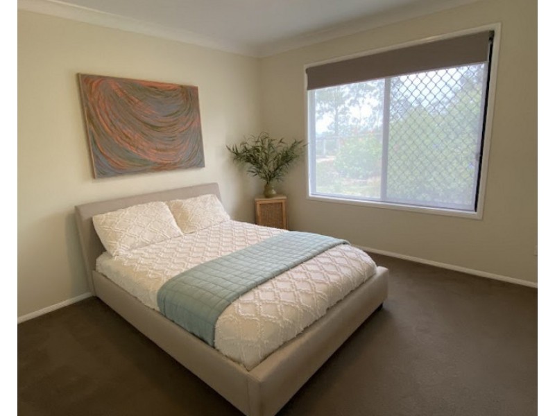 2 Clive Crescent, Withcott QLD 4352