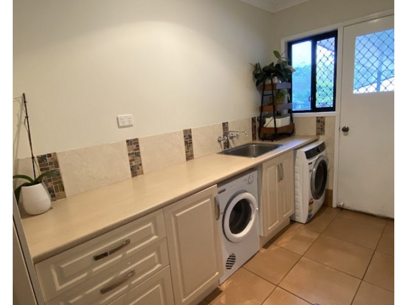 2 Clive Crescent, Withcott QLD 4352