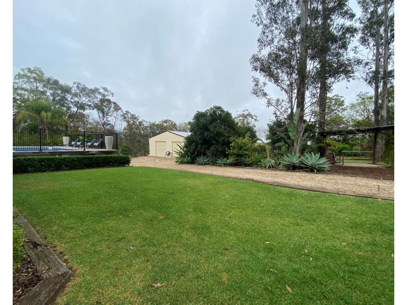2 Clive Crescent, Withcott QLD 4352