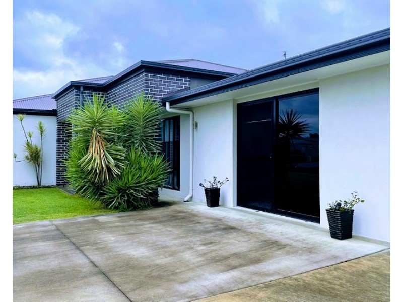 15 Kimdonn Drive, Withcott QLD 4352