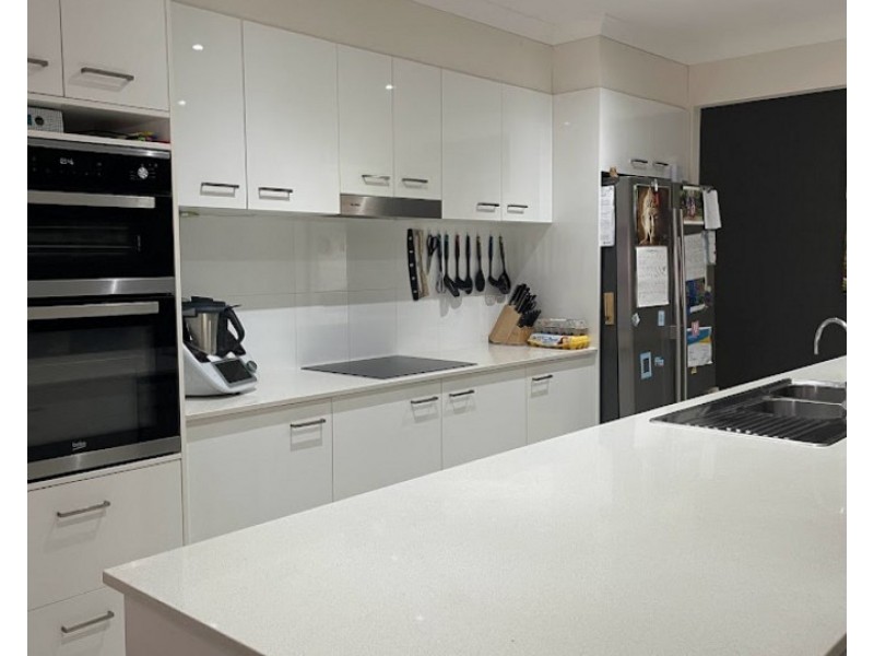 15 Kimdonn Drive, Withcott QLD 4352