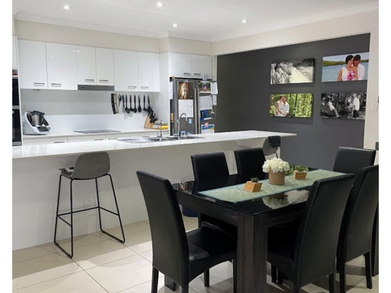 15 Kimdonn Drive, Withcott QLD 4352