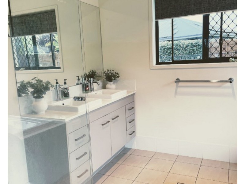15 Kimdonn Drive, Withcott QLD 4352