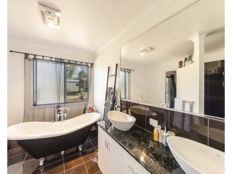 8 Legend Drive, Adare QLD 4343