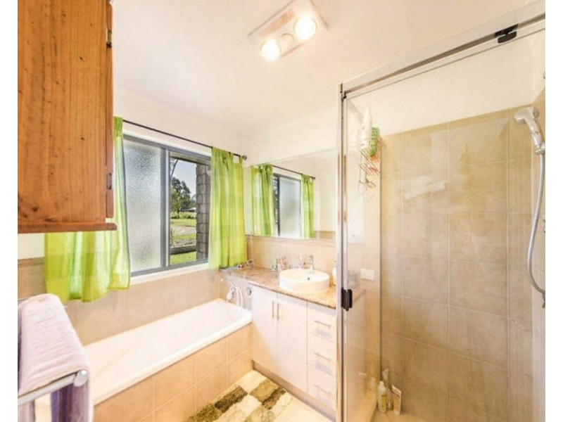 8 Legend Drive, Adare QLD 4343