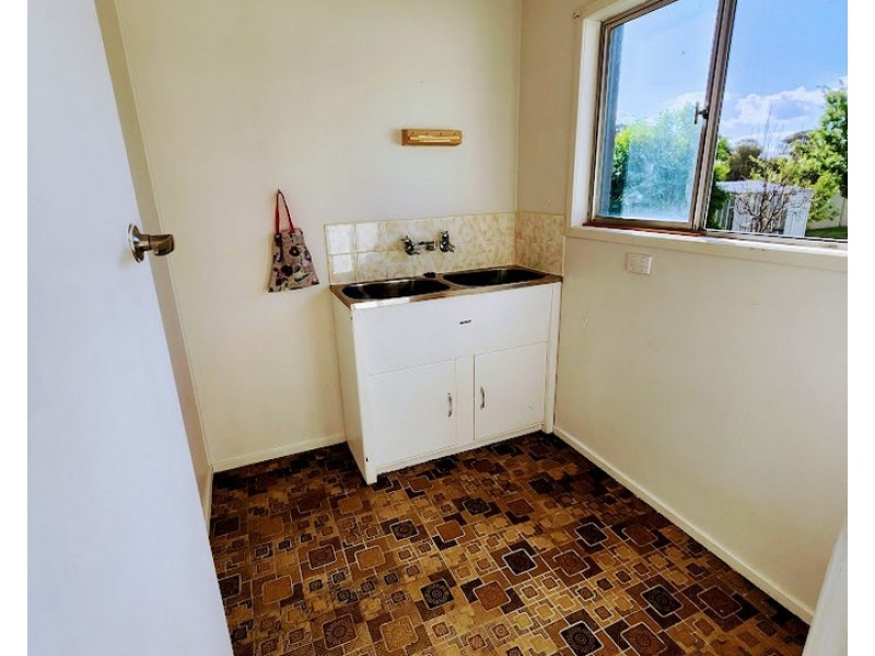 8 Nolan Street, Crows Nest QLD 4355