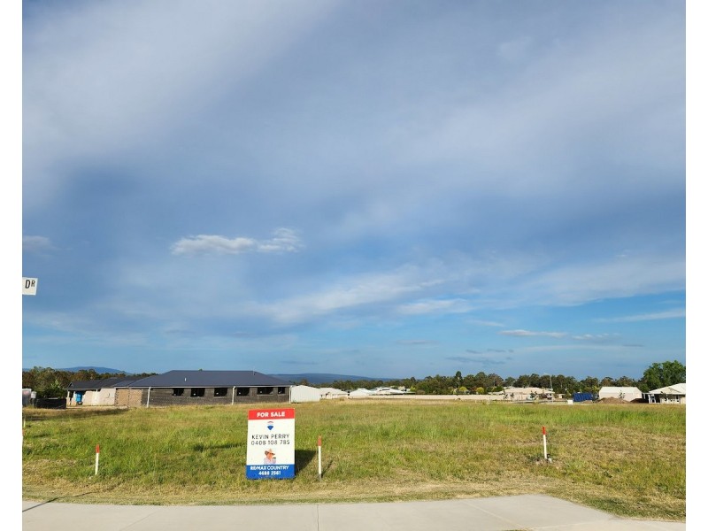 84 Parkridge Drive, Withcott QLD 4352