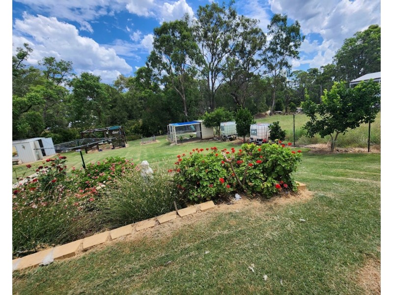 18 Clarence Street, Cooyar QLD 4402
