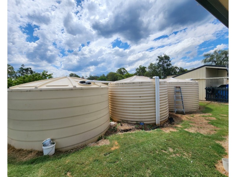 18 Clarence Street, Cooyar QLD 4402