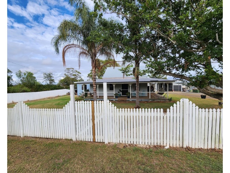 25 King Street, Goombungee QLD 4354